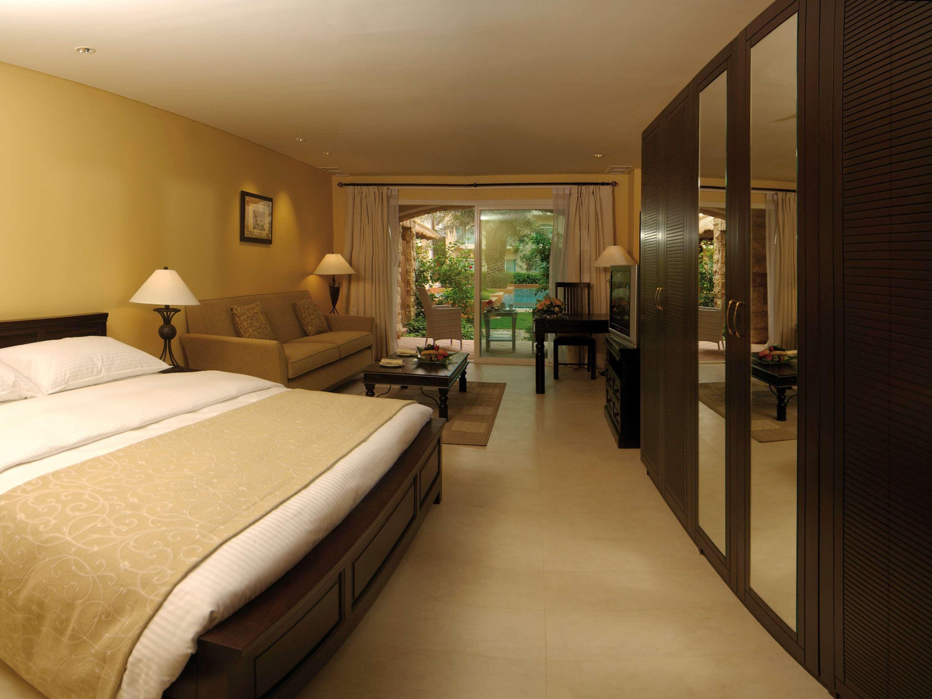 Moevenpick Hotel & Resort Al Bida'A Salmiya Ruang foto Deluxe Room
