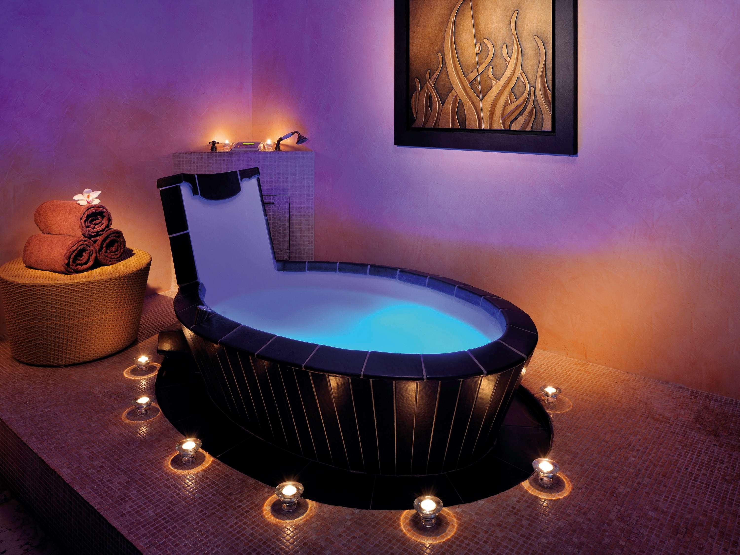 Moevenpick Hotel & Resort Al Bida'A Salmiya Bagian luar foto A whirlpool bathtub