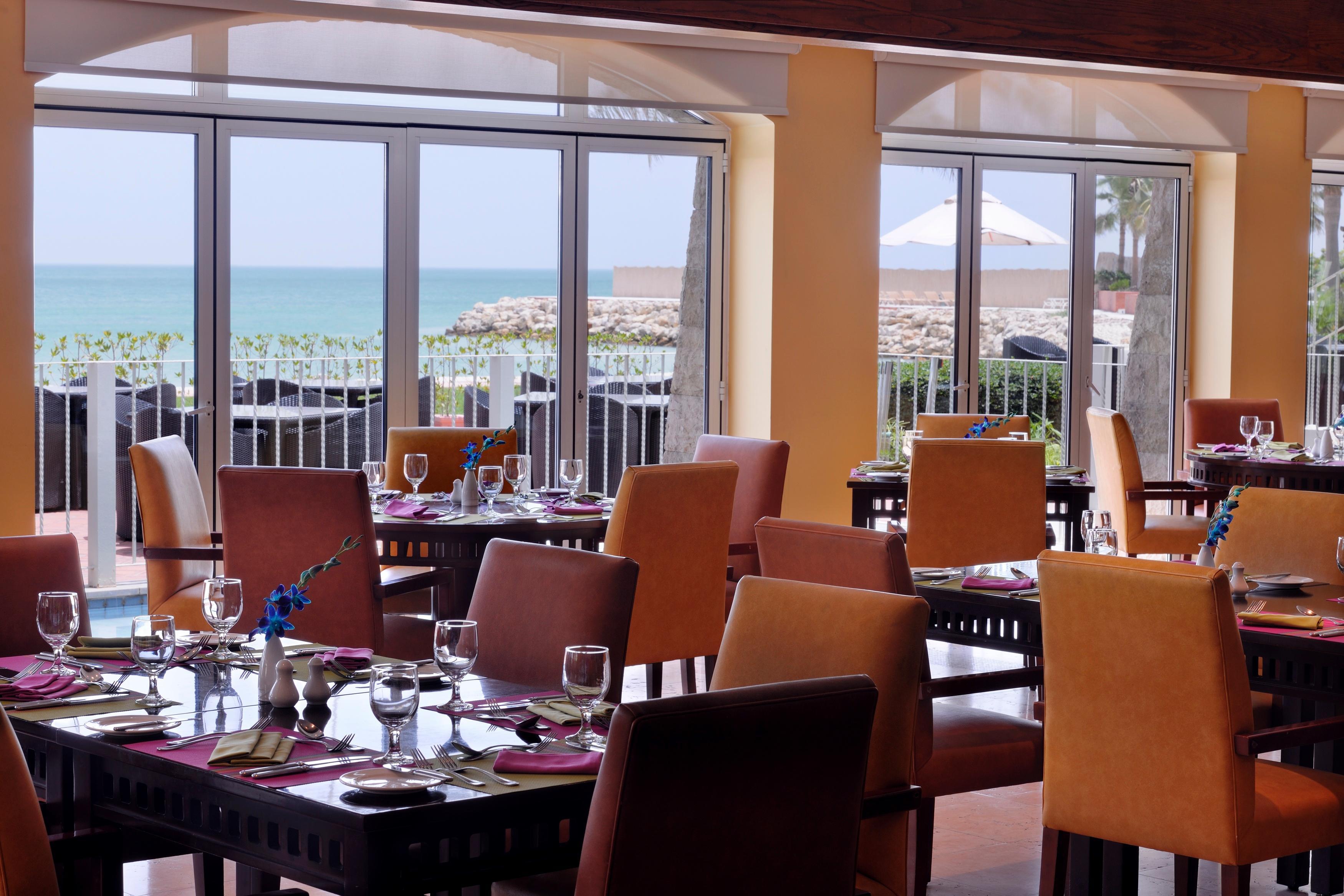 Moevenpick Hotel & Resort Al Bida'A Salmiya Bagian luar foto The restaurant