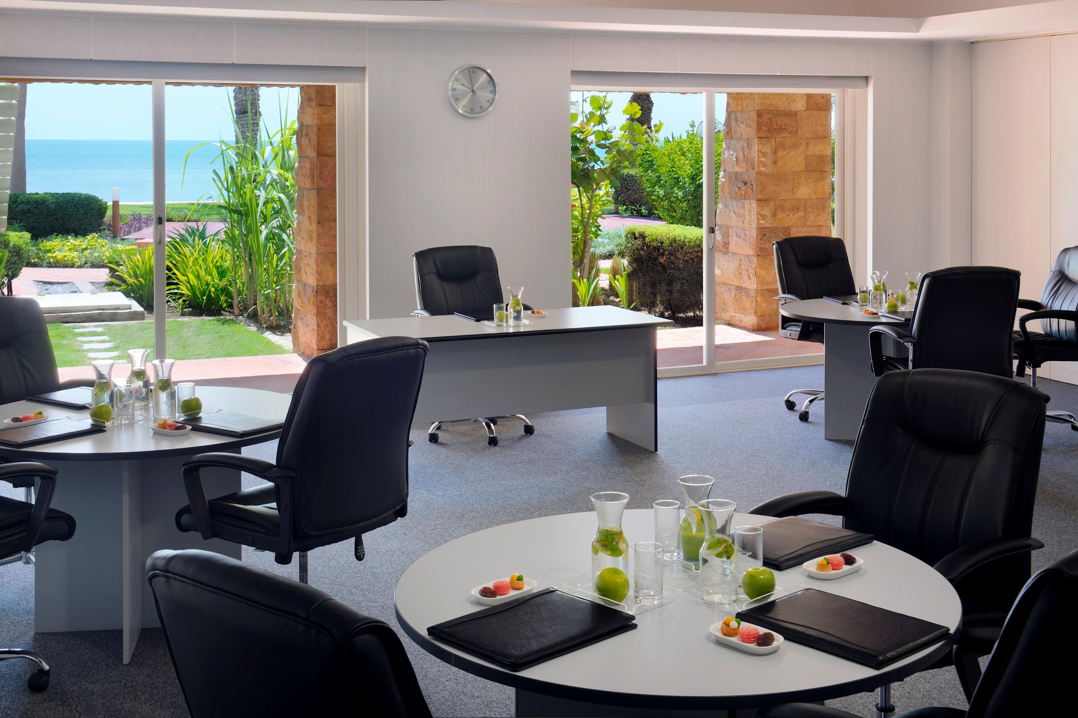 Moevenpick Hotel & Resort Al Bida'A Salmiya Bagian luar foto Boardroom at the Westin Maldives