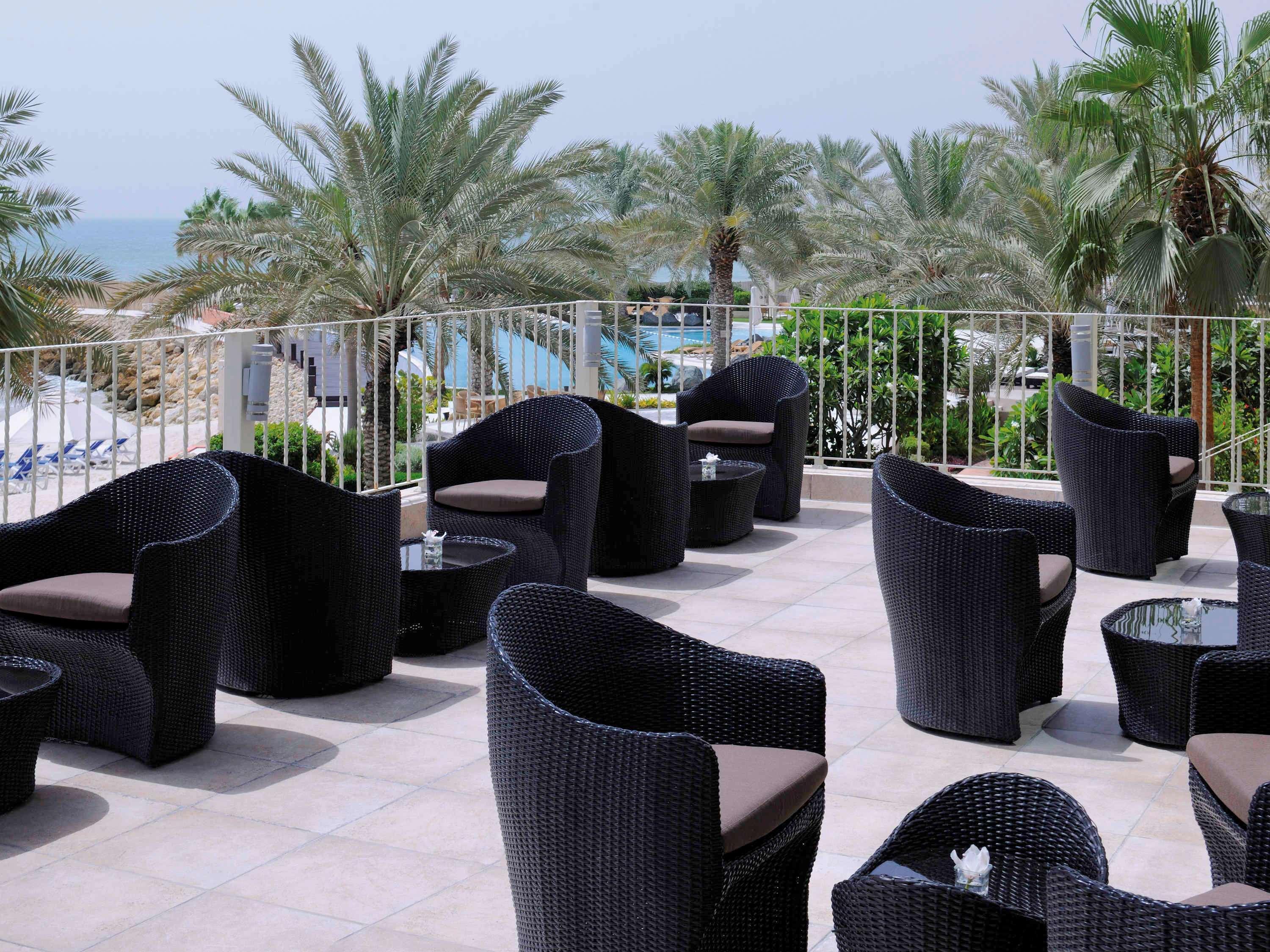 Moevenpick Hotel & Resort Al Bida'A Salmiya Bagian luar foto The pool at the hotel