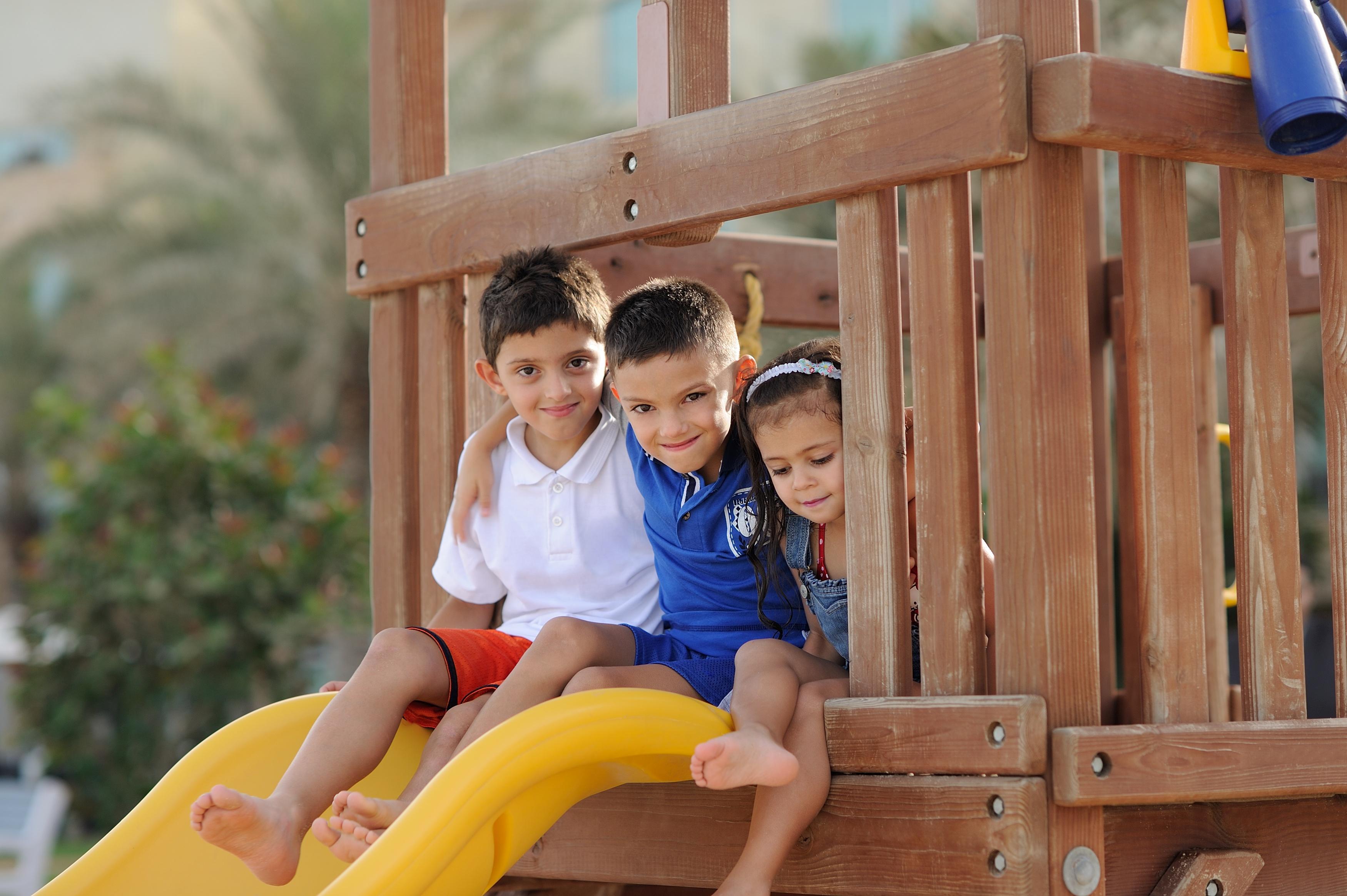 Moevenpick Hotel & Resort Al Bida'A Salmiya Bagian luar foto Children playing on a slide