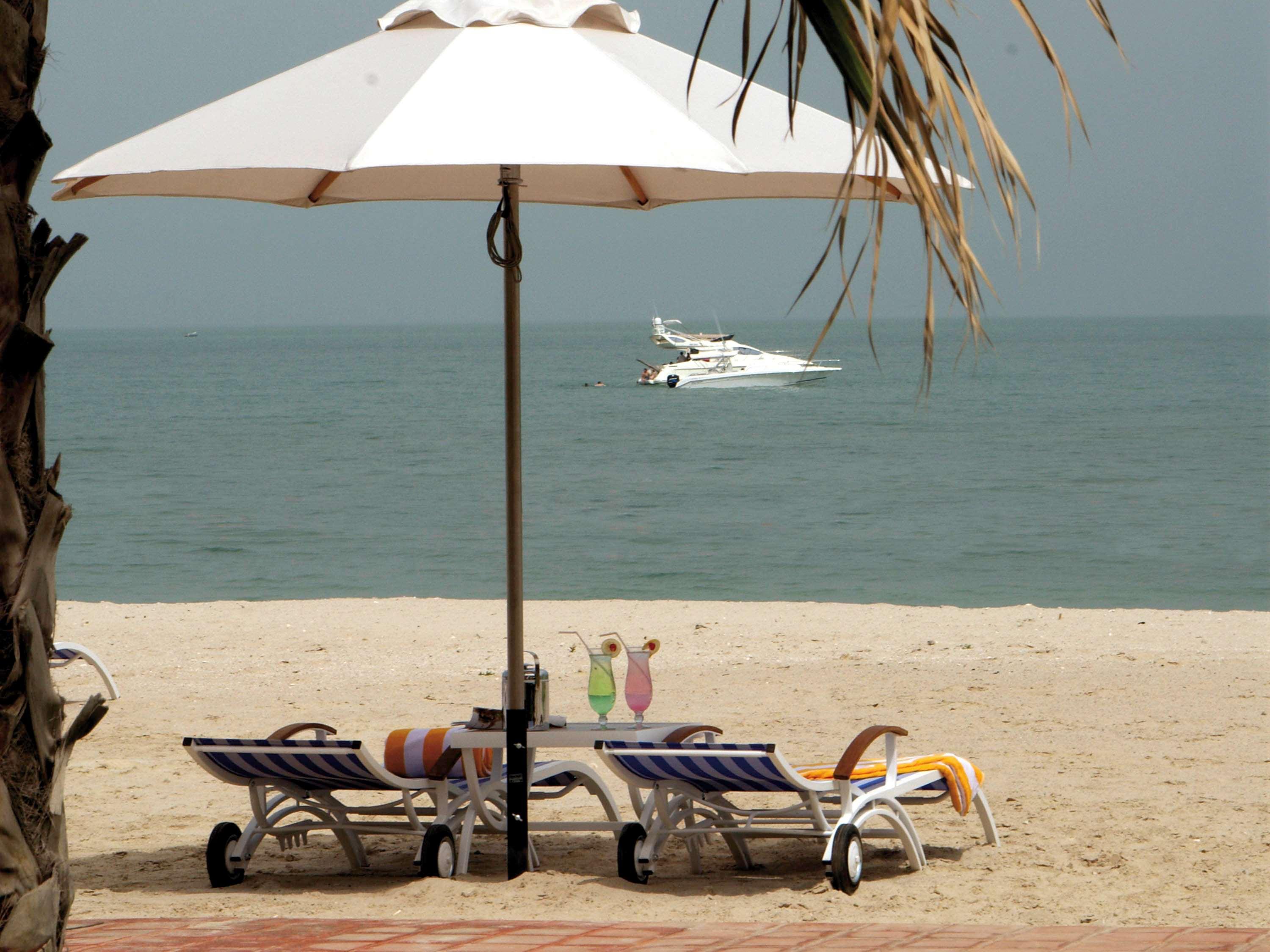 Moevenpick Hotel & Resort Al Bida'A Salmiya Bagian luar foto Beach at the Palm Beach Hotel