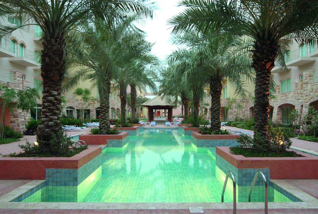 Moevenpick Hotel & Resort Al Bida'A Salmiya Bagian luar foto The pool at the Royal Mirage